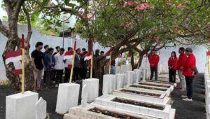 Hari Pahlawan, GMNI Probolinggo Ziarah Makam dan Doa Bersama