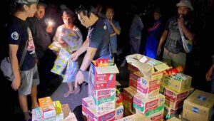 Teknisi Ponsel WEB Kirim Sembako dan Obat-obatan ke Cianjur