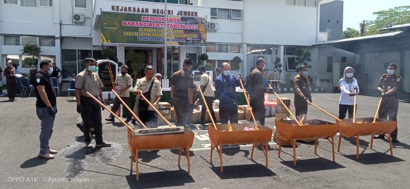 uang palsu dan sabu