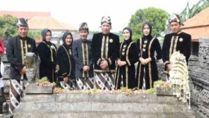 HUT Sampang, Bupati dan Forkopimda Berkereta Kencana  Ziarah Makam Leluhur