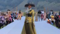 Kemolekan Bromo Masih Menggoda, East Java Fashion Harmony Masuk 10 Besar KEN