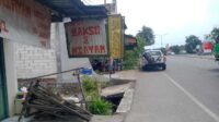 Ibu Bonceng 3 Anaknya Tabrak  Bengkel di Jombang, 2 Tewas