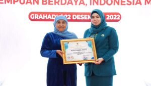 Perhatian ke Driver Ojol Perempuan, Gubernur Khofifah Raih Penghargaan