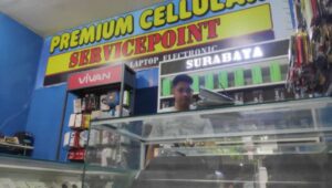 Konter Semolowaru Dibobol, Laptop dan HP Digondol