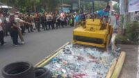 Polres Bondowoso Musnahkan Barbuk Miras