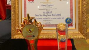 UINSA Terima Anugerah Top 45 Inovasi Layanan Publik Terbaik 2022