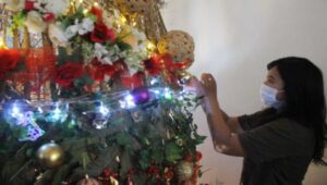 Hanya di Jombang, Pohon Natal Terbuat dari Bambu dan Dedaunan