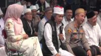 Melihat Keseruan Ribuan Warga dan Polisi di Jombang Sinau Bareng Cak Nun