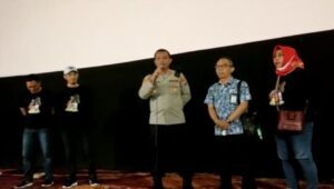 Kapolres Bekali Ratusan Siswa-siswi SMPN 2 Pasirian dari Dalam Bioskop