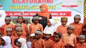 Gubernur Khofifah Siap Jadi Ibu Asuh Anak Kampung Maibo Papua