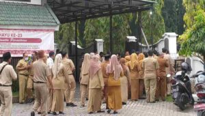 Apel Awal Tahun di Pemkab Jombang Diwarnai ASN Berlarian Takut Terlambat