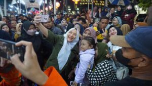 Nikmati Malam Imlek, Bupati Jalan-jalan ke Bojonegoro Thamrin Park