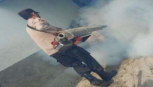 Cegah DBD, Petugas Puskesmas Lakukan Fogging
