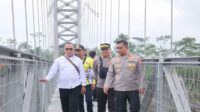 Usai Jebol Diterjang Banjir, Kapolres Tinjau Jembatan Gantung Kaliregoyo
