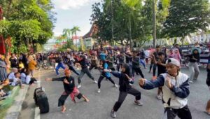 500 Pesilat Pamerkan Jurus Bersama di CFD Alun-alun Bojonegoro