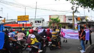 KAI Daop 9 Jember Ajak Tertib di Perlintasan dan Sosialisasi Anti Pelecehan Seksual