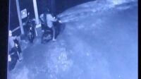 Aksi Maling Terekam CCTV Curi Motor Pasien Puskesmas Wonosalam Jombang