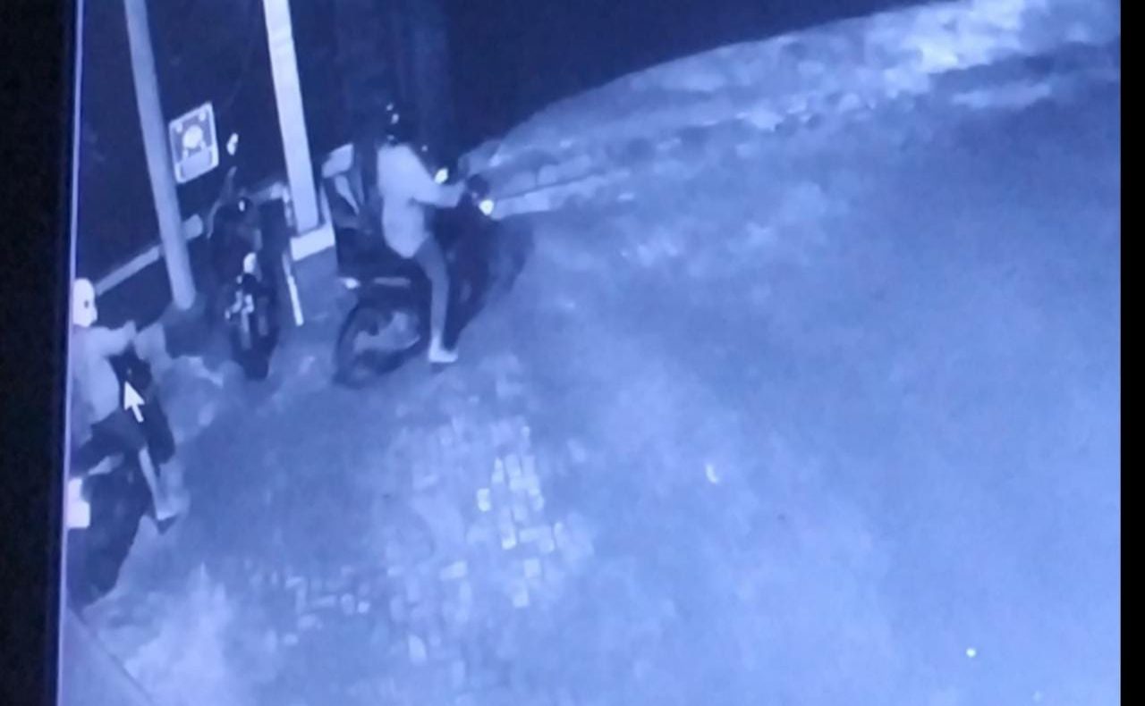 Maling Terekam CCTV