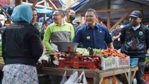 Tindaklanjuti Rakor Pengendalian Inflasi, Pj Wali Kota Batu Blusukan ke Pasar Relokasi
