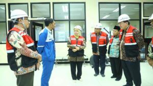 Khawatirkan Nasib Petani, Gubernur Khofifah Datangi  PT Pusri Palembang