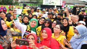 Tingkatkan Prestasi Bidang Olahraga, Khofifah Resmikan Lapangan Jatim Seger