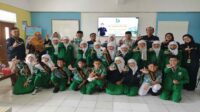 Didik Jiwa Jurnalistik Siswa, Alazka Surabaya Gelar Seminar dan Bedah Buku