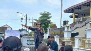 Puluhan Massa Gelar Aksi, Tagih Janji Politik Bupati Jember saat Pilkada 2020