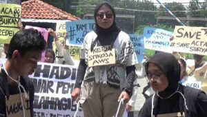 Media Kampus Dibredel, Mahasiswa STIKOSA AWS Gelar Aksi Teaterikal