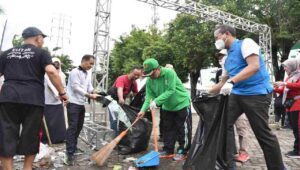 Bupati Sidoarjo Kerahkan ASN Pungut Sampah Pasca Resepsi Puncak Harlah 1 Abad NU