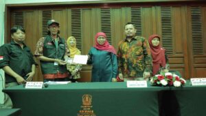 Jelang Pemilu 2024, KPU Gelar Coklit di Kediaman Gubernur Khofifah