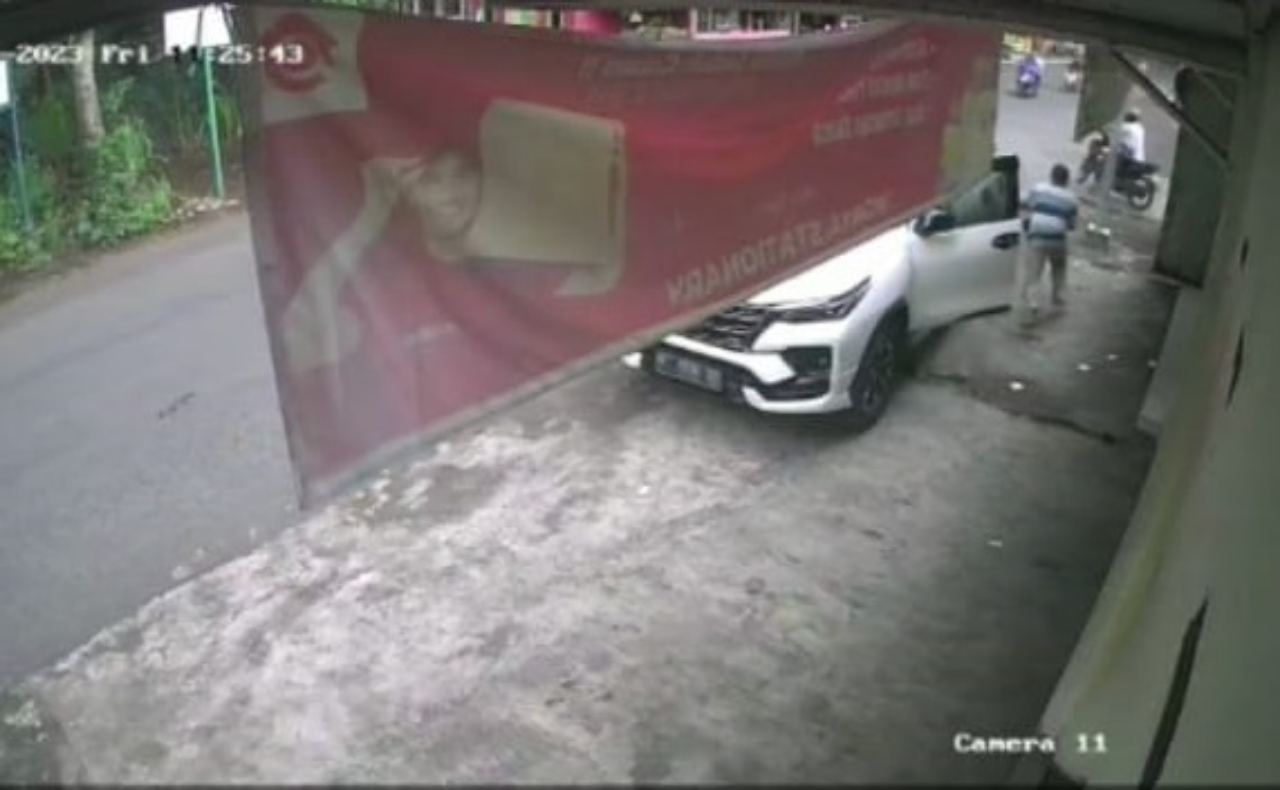 Uang ratusan juta