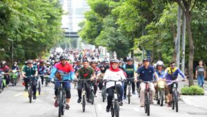 HUT ke-45 TVRI Jatim, Gubernur Khofifah Ikut Gowes Fun Bike