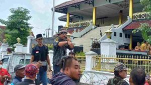 Puluhan Buruh Desak Bupati Jember Tindak Tegas PT Muroco Arjasa