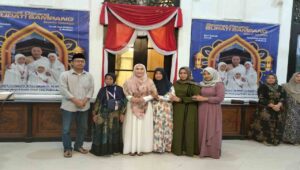 Hujan Tangis Sambut Kedatangan Janda Tua yang Diberangkatkan Umroh oleh Bupati Sampang