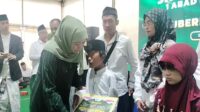 Pelantun Selawat Asyghil Dihadiahi Gubernur Khofifah Rp5 Juta