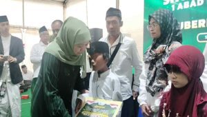 Pelantun Selawat Asyghil Dihadiahi Gubernur Khofifah Rp5 Juta