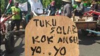 Dipersulit Beli Solar Bersubsidi, Puluhan Traktor Geruduk Pemkab Jombang