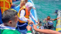 Era Blue Economy, Khofifah dan Bupati Trenggalek Tanam Terumbu Karang dan Apartemen Ikan