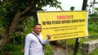 Warga Pasang Banner Tolak Koperasi Berpraktik Rentenir