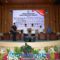 Bupati Malang, HM. Sanusi didampingi Wakil Bupati Malang, H. Didik Gatot Subroto, memberikan draf penyampaian pendapat pada Ketua DPRD Kabupaten Malang, Darmadi, saat Sidang Paripurna
