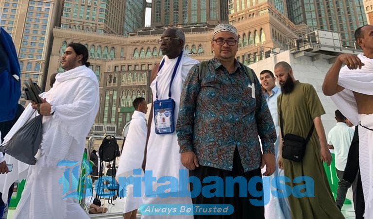 Caption foto : Wabup Probolinggo, Timbul Prihanjoko menolak kedatangan Timnas sepakbola Israel pada pada Piala Dunia U-20 (foto saat berada di Tanah Suci)