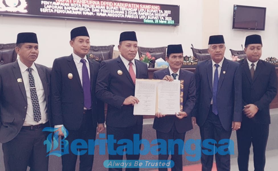 BERITABANGSA.ID-SAMPANG- Dewan Perwakilan Rakyat Daerah (DPRD) Kabupaten Sampang melaksanakan rapat paripurna dengan agenda nota penjelasan laporan keterangan pertanggungjawabkan (LKPJ) Bupati Sampang 2022 di gedung Grha DPRD Sampang, Selasa (28/03/2023).