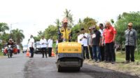 Bupati Jember Tinjau Perbaikan Ruas Jalan Penghubung Desa Jatirejo – Sidodadi
