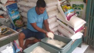 Beras Impor Banjiri Pasar Jombang, Warga Pun Beralih