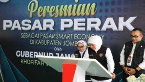 Bersama Gubernur Khofifah, Bupati Mundjidah Resmikan Pasar Perak, Percontohan Smart Economy