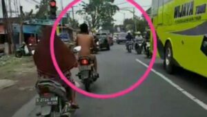 Viral, Video Pemotor Bugil di Jalan Raya Jombang