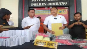 Polisi Bekuk Penjual Bubuk Petasan di Jombang, Terancam 12 Tahun Penjara