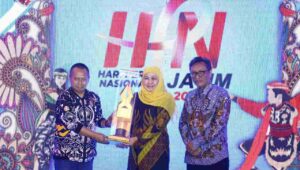 Perkuat UMKM, Gubernur Khofifah Ajak PWI Jatim Masifkan Literasi dan Inklusi Keuangan