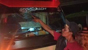 Meresahkan, 3 Truk Jadi KorbanTeror Pelemparan Batu di Jombang
