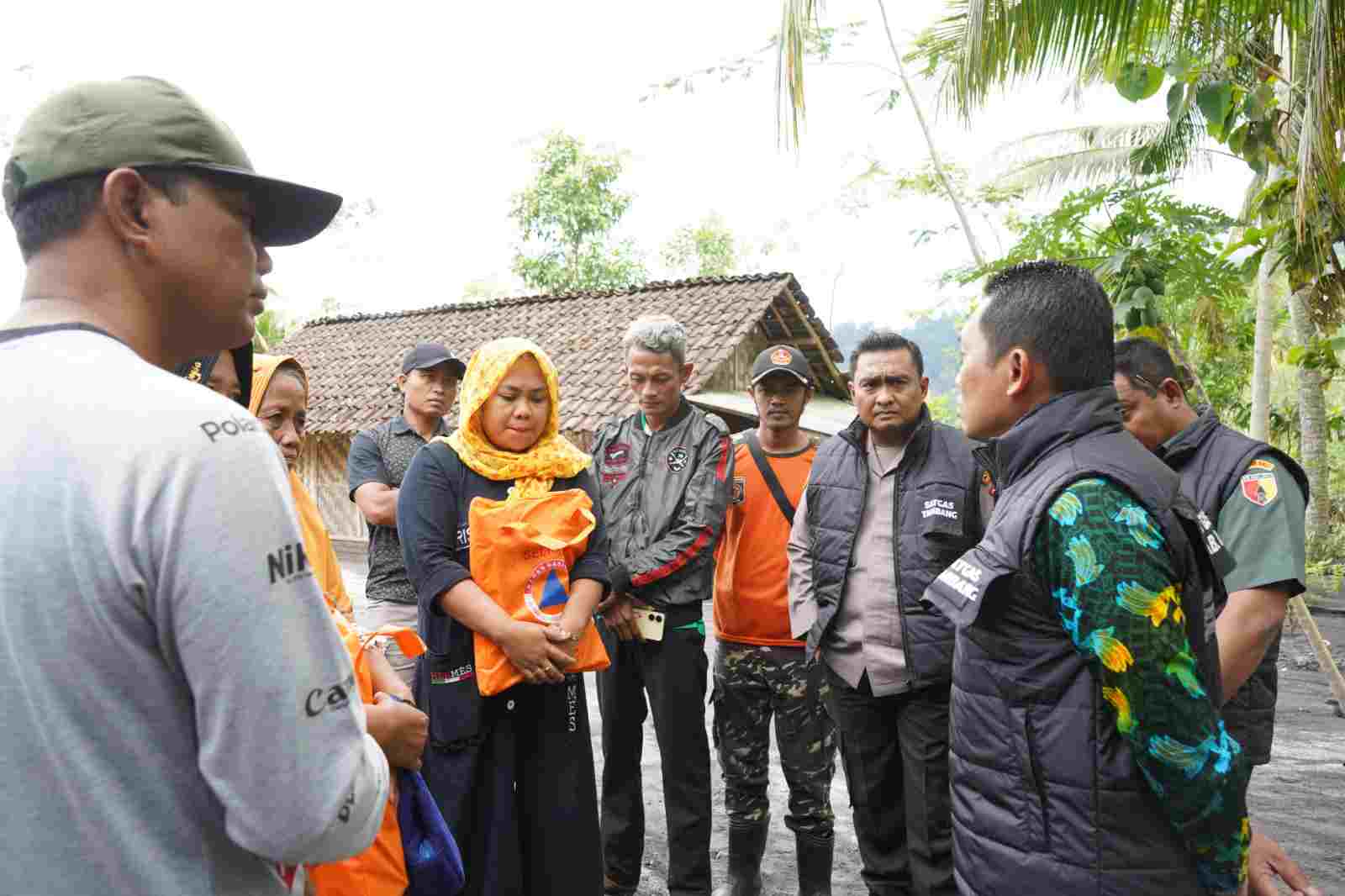 Warga Terisolir